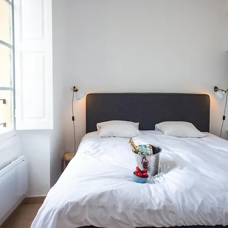 Daire Saint Michel - Happy *